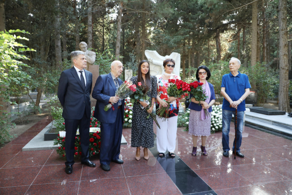 Heydər Əliyev Fondunun vitse-prezidenti Leyla Əliyeva dünya şöhrətli müğənni Müslüm Maqomayevin anım